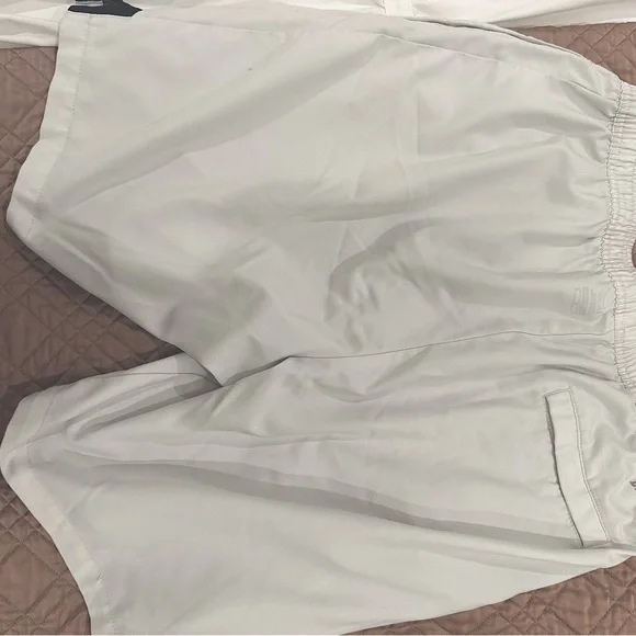 Nike Men’s White athletic shorts. Size Med - Picture 2 of 3